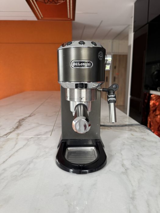 Ekspres kolbowy DeLongi