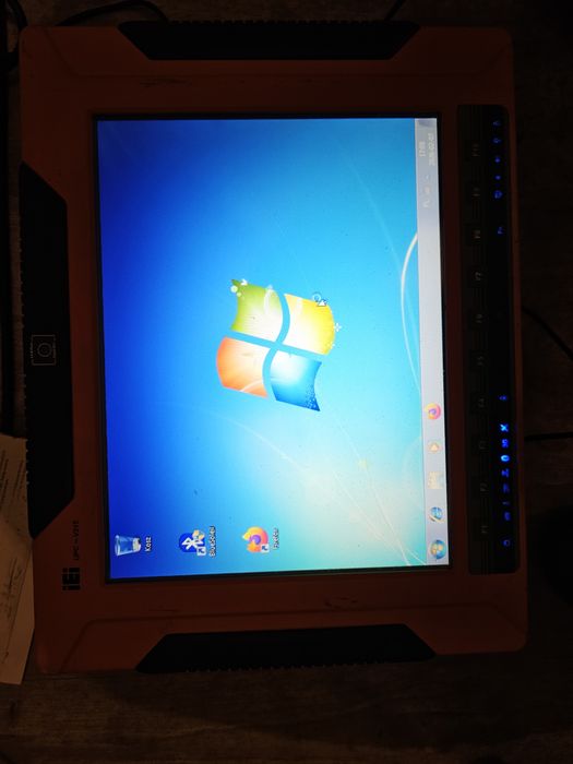 Przemysłowy dotykowy komputer z Windows 7