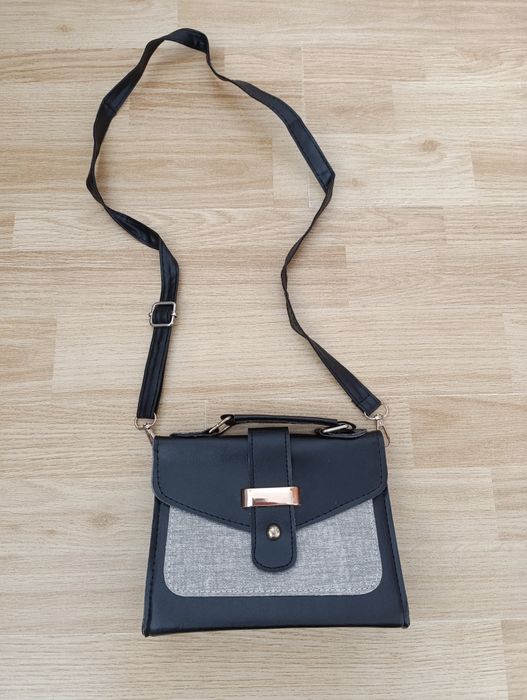 Розпродаж.Сумка з довгим ремінцем.