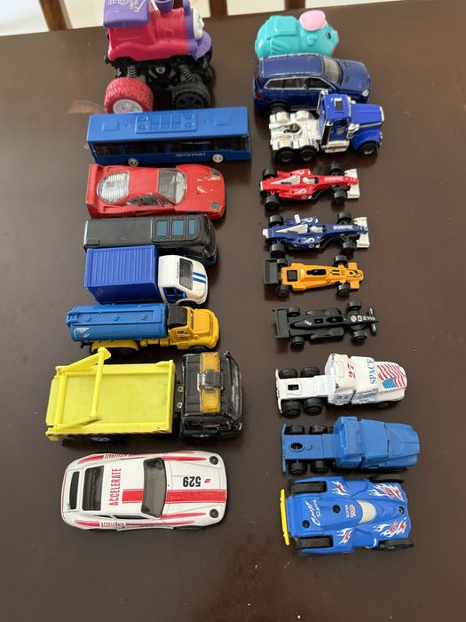 Машинки (модельки ).