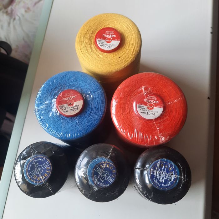 Нитки для шитья.