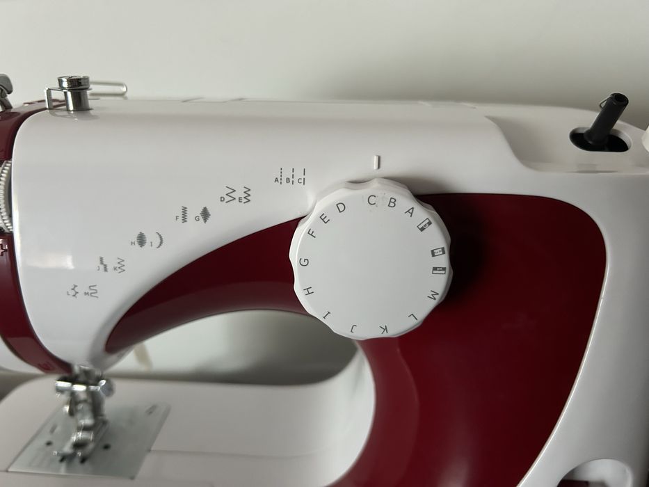 Máquina de Costura Jata Génesis 695