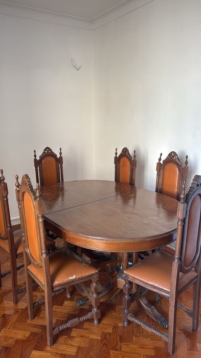Mesa antiga de madeira