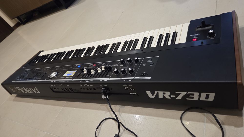 ROLAND VR-730 + Pokrowiec