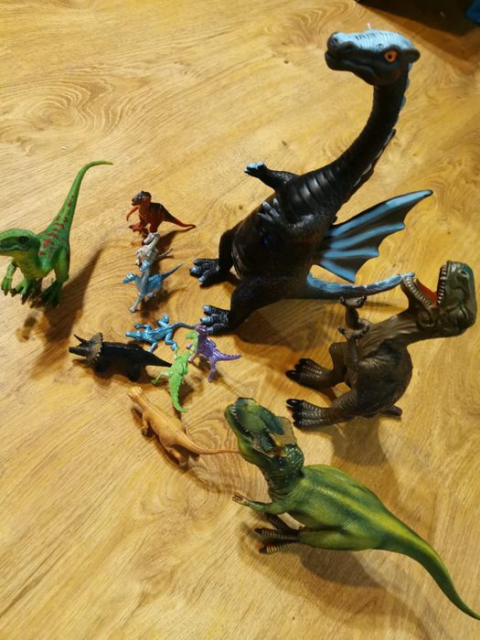 2 dinozaury schleich i 10 innych