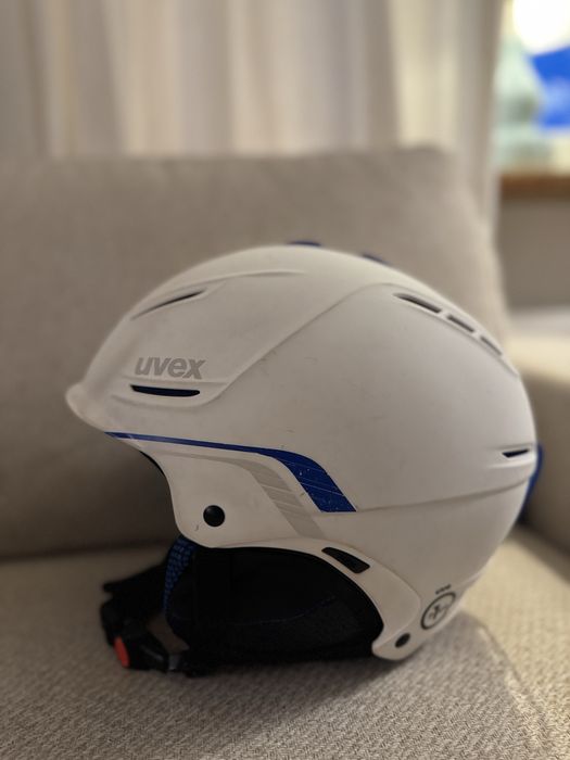 Sprzedam kask narciarski UVEX w kolorze bialym, z regulacja
