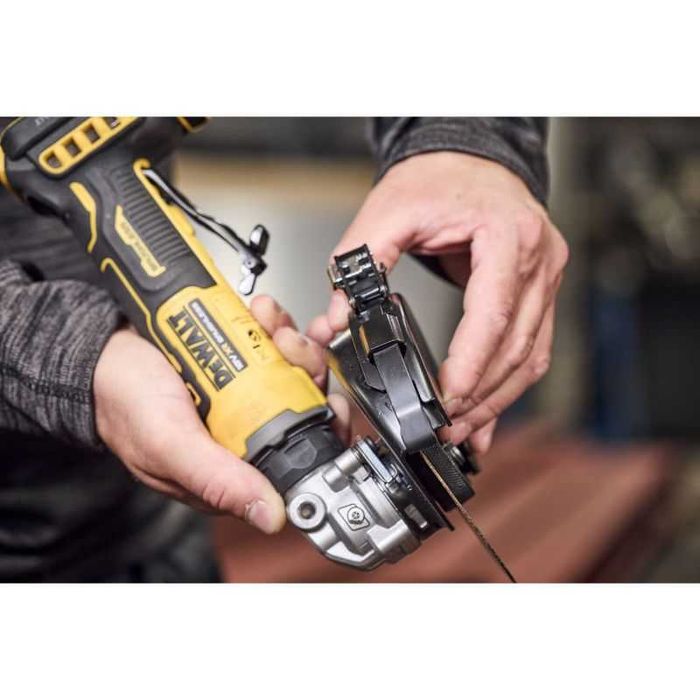 DeWALT DCG404N Шліфмашина кутова - болгарка акумуляторна безщіткова 18V каркас 125мм