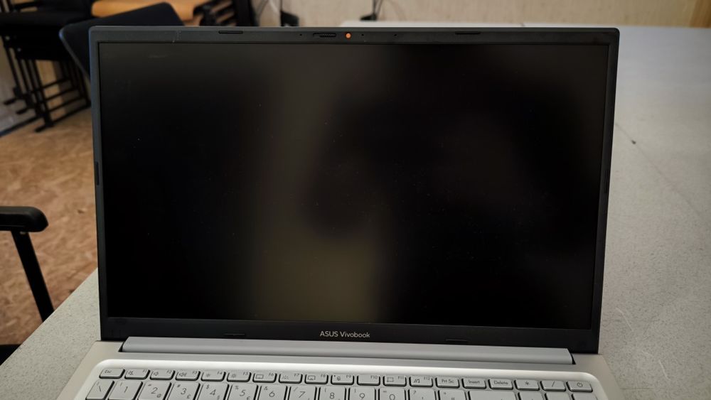 Portátil ASUS Vivobook 15 Ryzen 7 7730U 16GB RAM