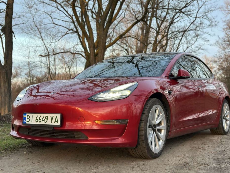 Tesla model 3 2022рік
