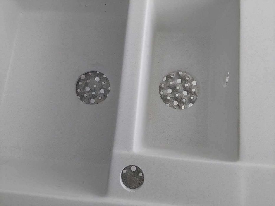 кухонна мойка біла