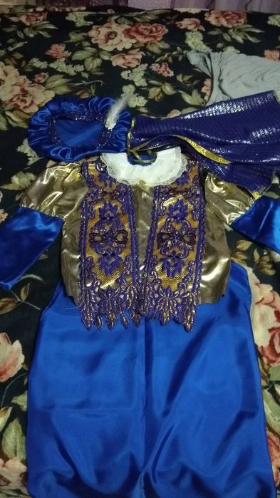 Новорічні костюми одним лотом