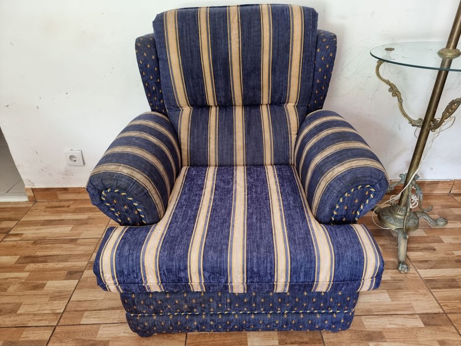 Conjunto Sofá-cama + 2 Poltronas às Riscas