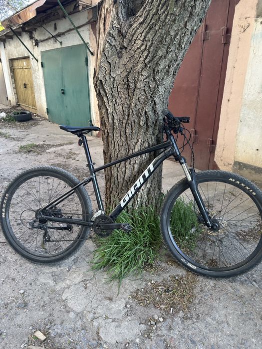 продам СРОЧНО (предлагайте цену)зверя Giant Talon 4 Metallic Black