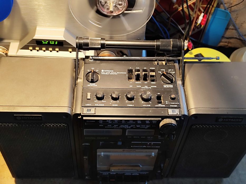 radiomagnetofon Hitachi TRK-9150E