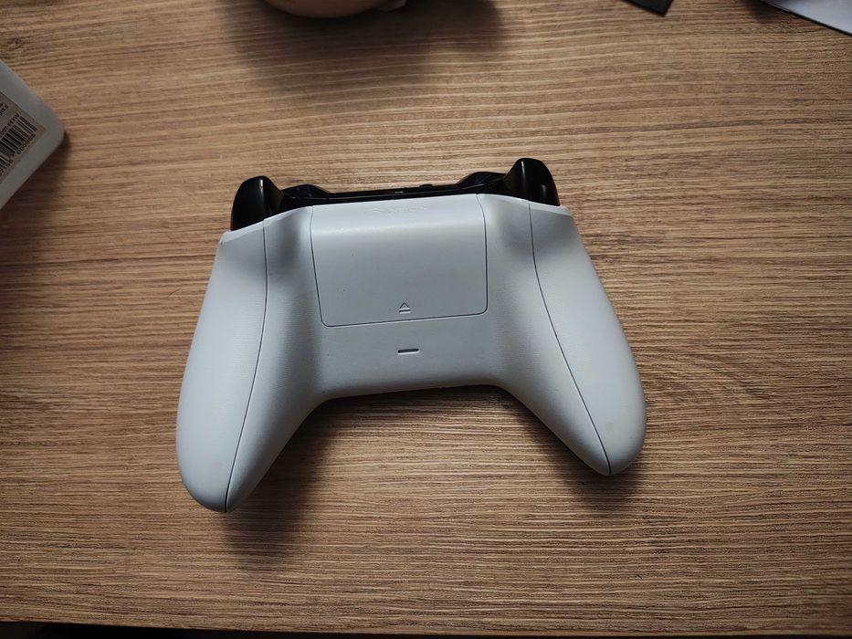 Pad Xbox One biały