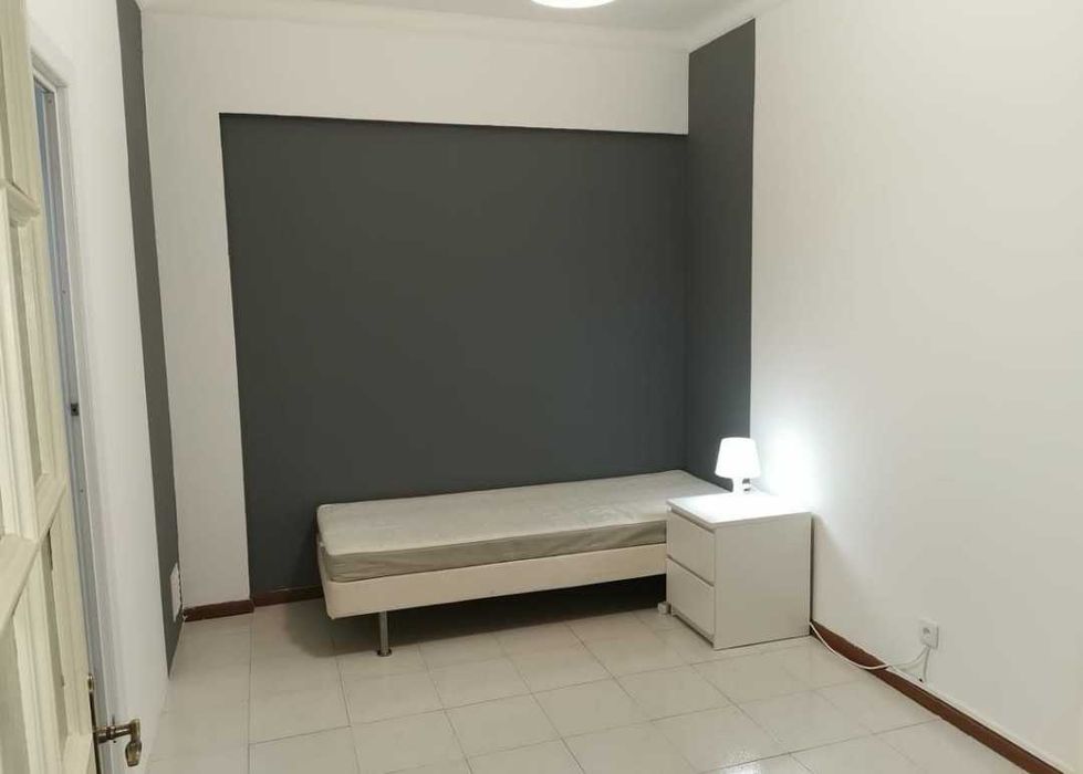 Quarto de Casal em Linda à Velha