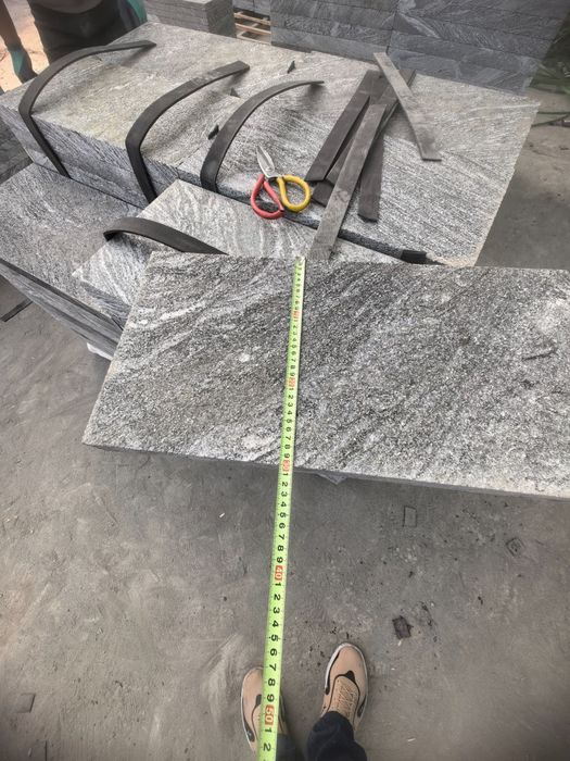 Granitowa płyta chodnikowa płomieniowana Juparana 5cm, płyta tarasowa