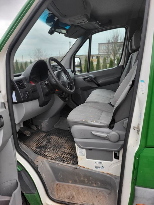 Volkswagen Crafter siedmioosobowy z paką