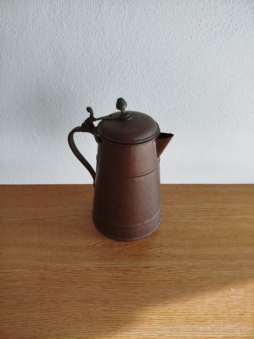 Cafeteira antiga de cobre