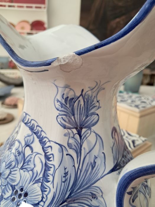Lavatório antigo pintado à mão