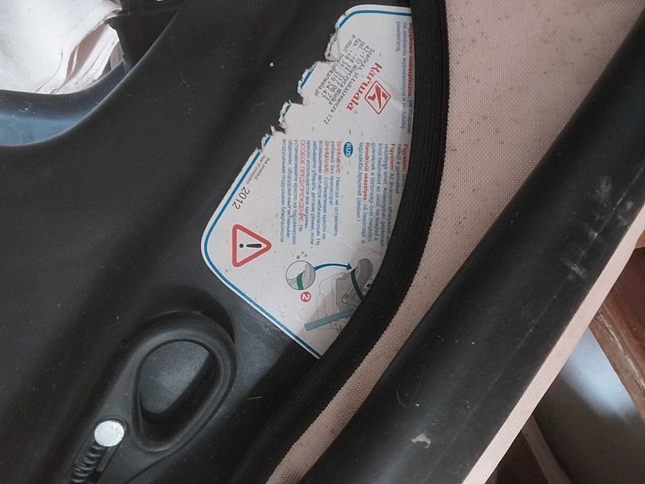 дитяче крісло в машину