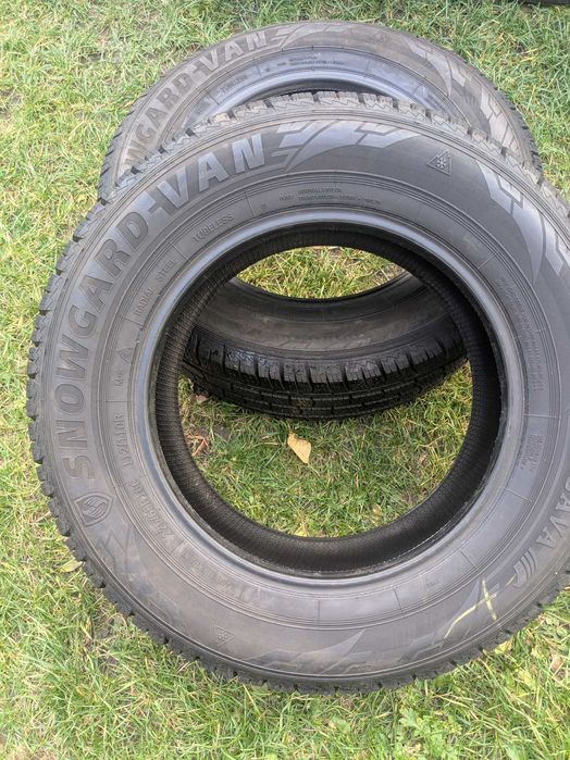 Sprzedam wielosezonowe opony 215/70r15c