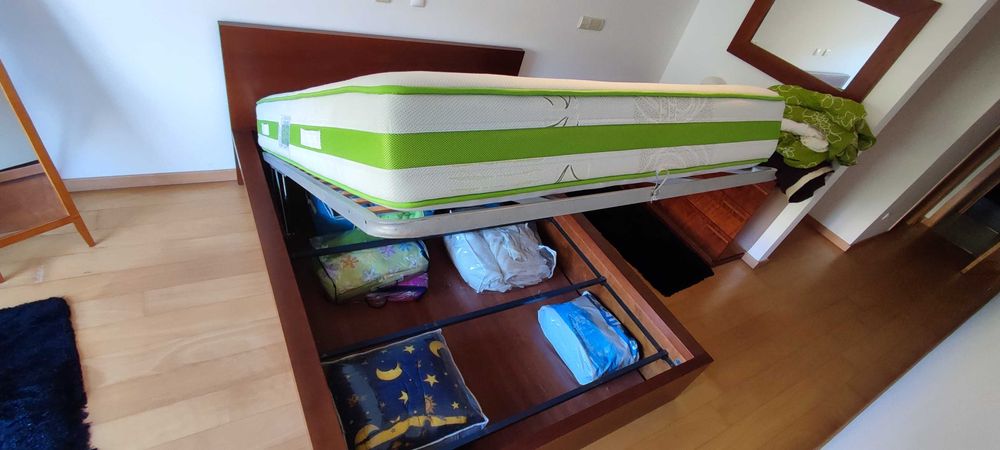 Cama de Casal em Madeira | Excelente estado | Oferta colchão