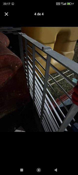 2 Grades  de janelas metalizadas