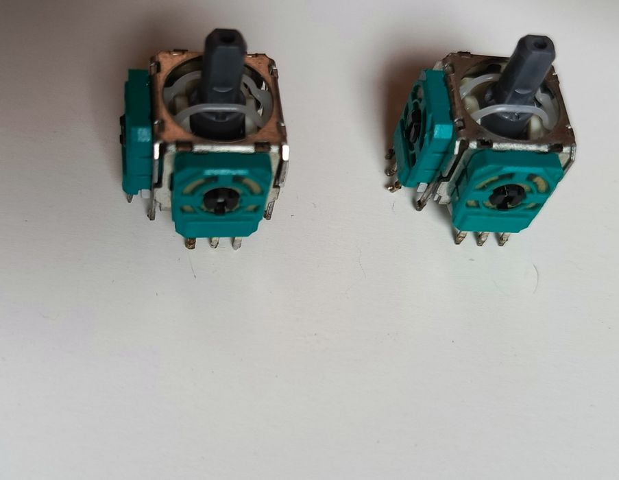 2 x ANALOG DRĄŻEK JOYSTICK DO PADA XBOX ONE

Analogi oryginalne, pasuj