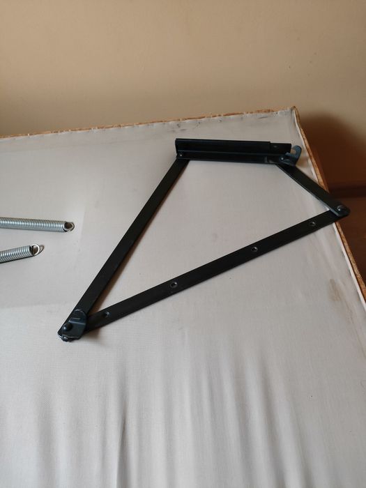 Mechanizm podnoszenia materaca, dużego tapczanu