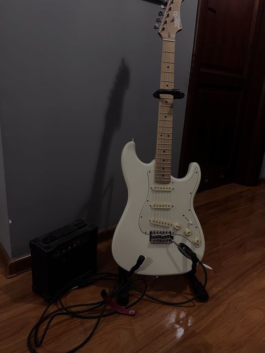 gitara elektryczna JET z wzmacniaczem i stojakiem
