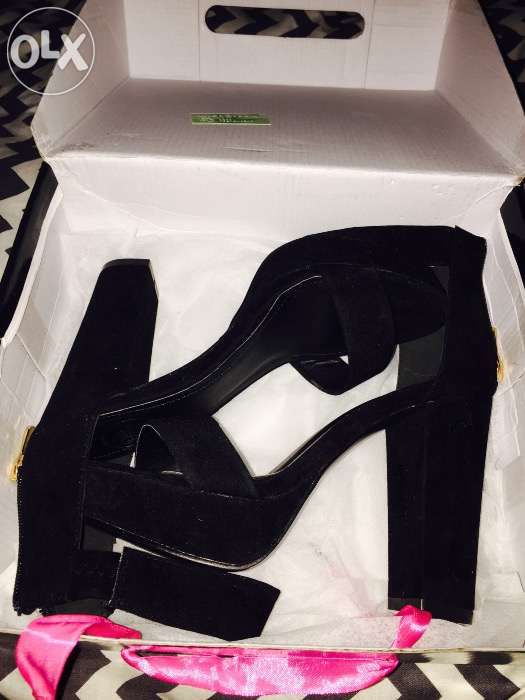 Nowe czarne sandałki na slupku 36 wygodne