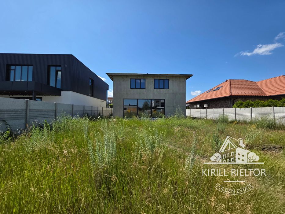 Продажа просторного дома на тихой улице в городке "Золотые Ключи"