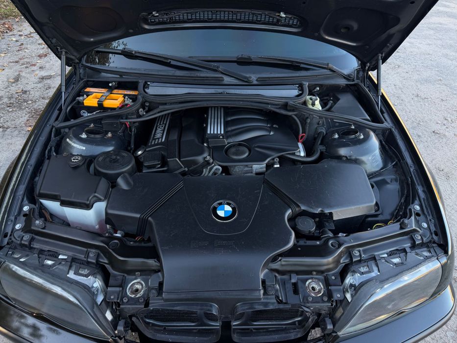BMW E46 318i.