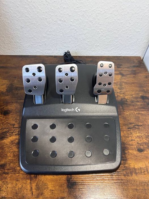 Logitech G29 + педалі + коробка передач — відмінний стан