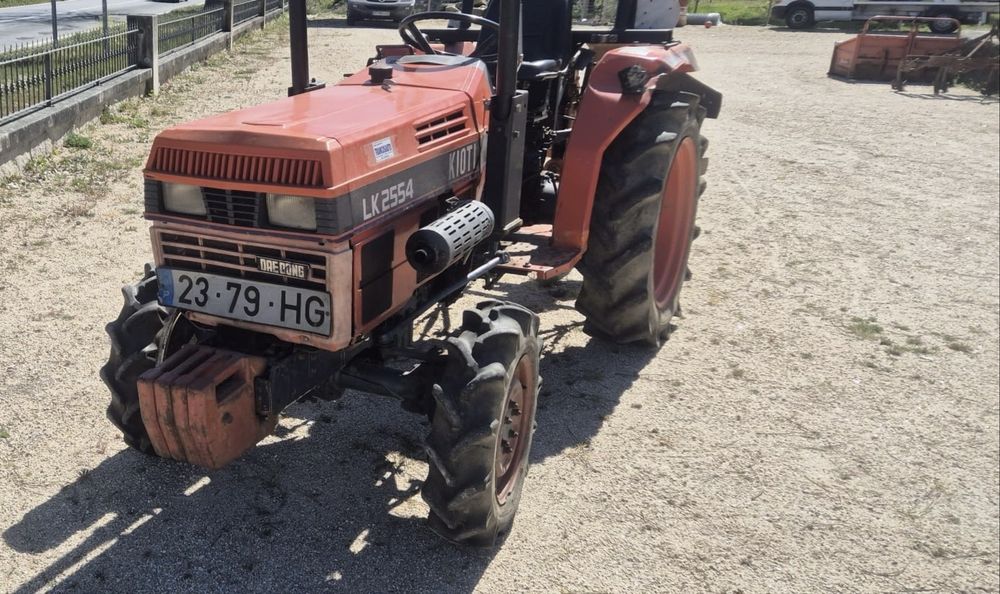 Trator Kioti LK2554