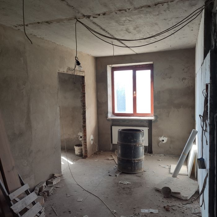 Продається 4-х кімнатна квартира 120м2, центр міста, 3 поверх, середин