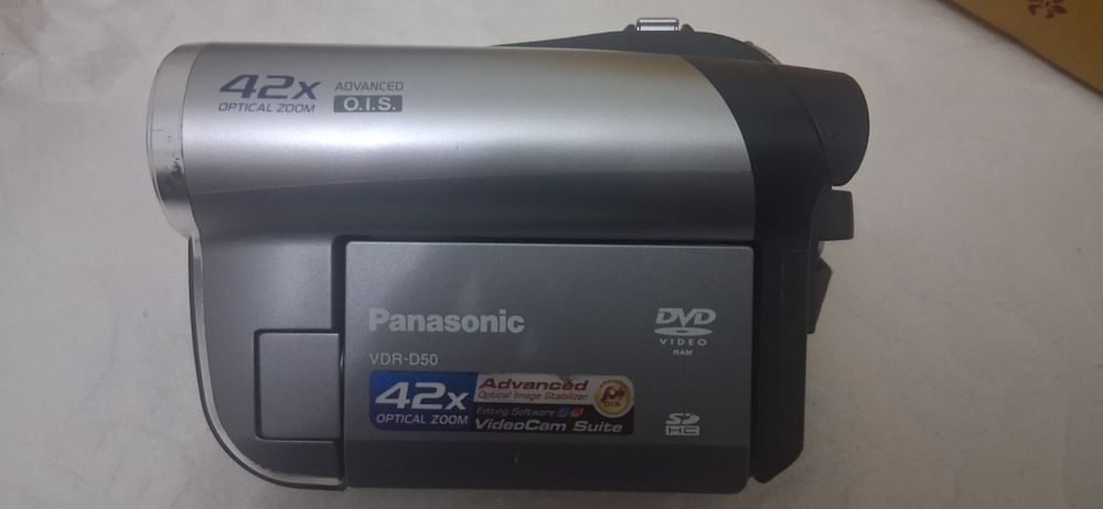 Câmara Panasonic VDR-D50 (Zoom  42x) + Acessórios + bolsa e DVD- RW