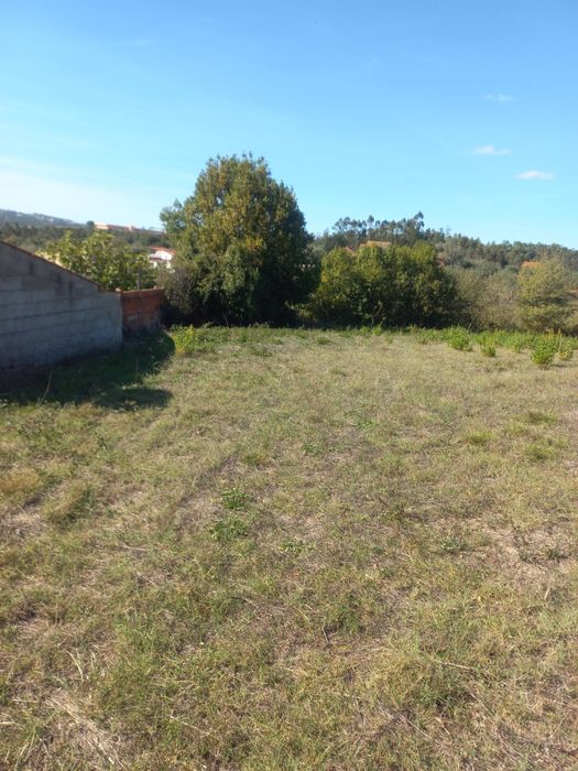 Vende-se casa com terreno