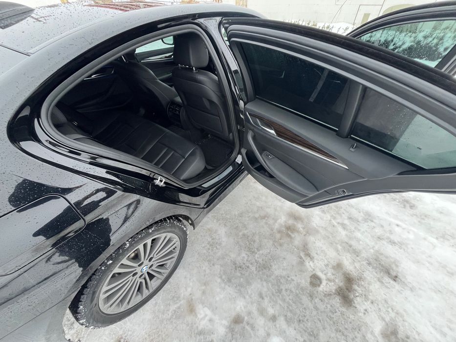 BMW 530E гібрид плагін