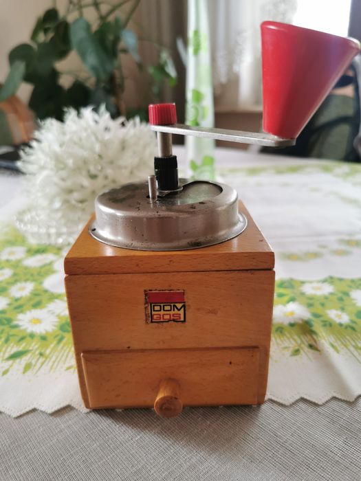 Ręczny drewniany młynek do pieprzu i kawy, lata 60-70
