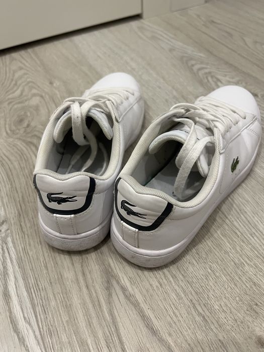 Ténis Lacoste brancos