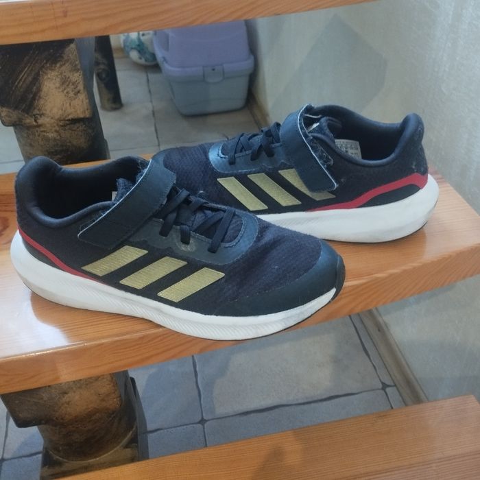 Кросівкі adidas 38.5