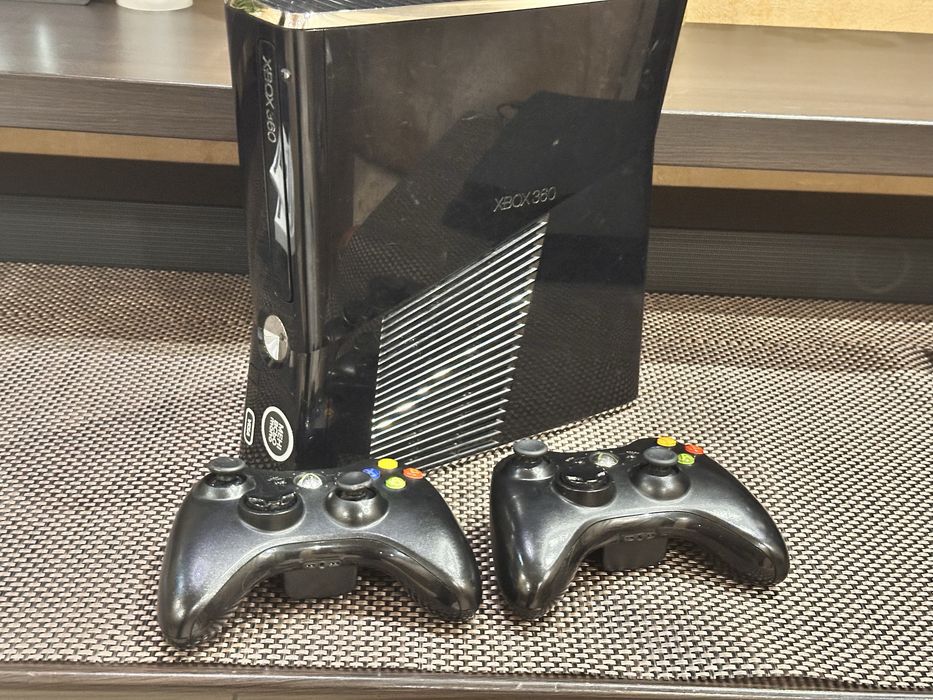 Xbox 360s, 2 геймпада, прошивка Aurora
