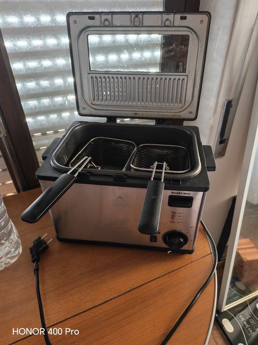 Vendo fritadeira 6 litros.em perfeito estado de uso.