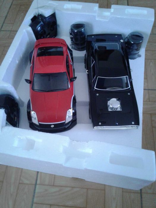Dodge Charger R/T e Nissan 350 Z a 1/16 da Fast & Furious, como novos!