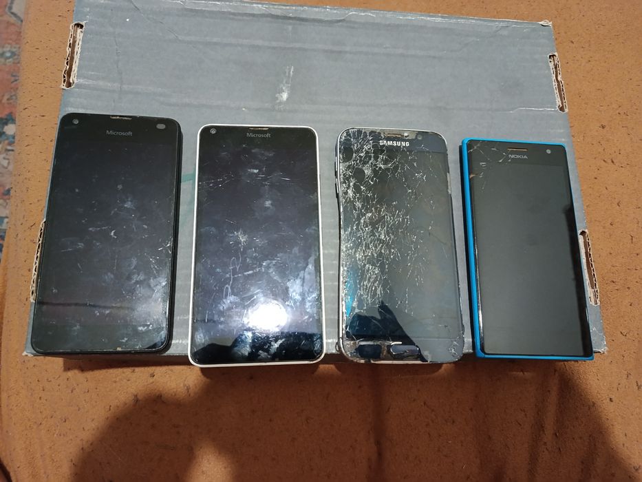 Pakiet starych telefonów