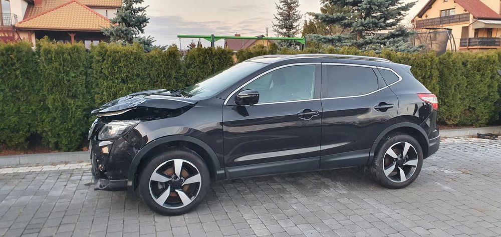 Nissan Qashqai Bogate wyposażenie . Po kolizji drogowej uszkodzony