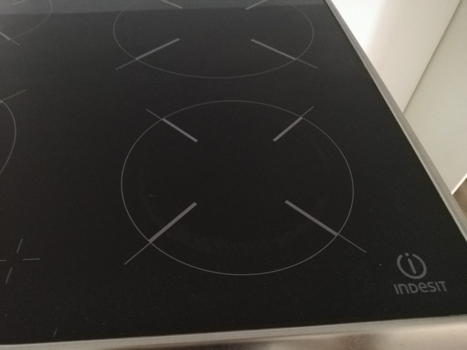 Forno + placa de indução Indesit