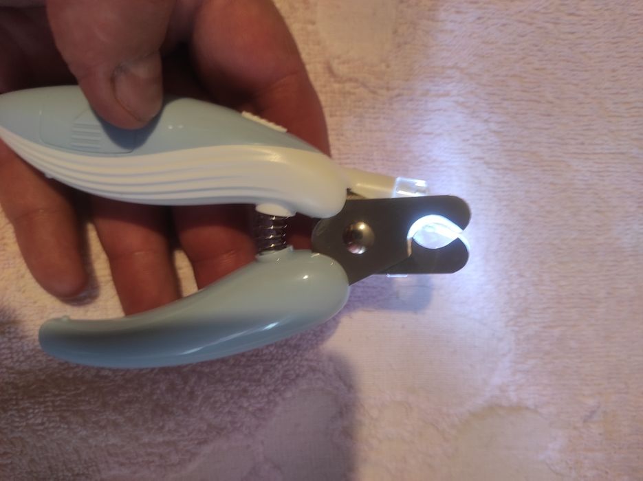 Кусачки для ногтей с подсветкой